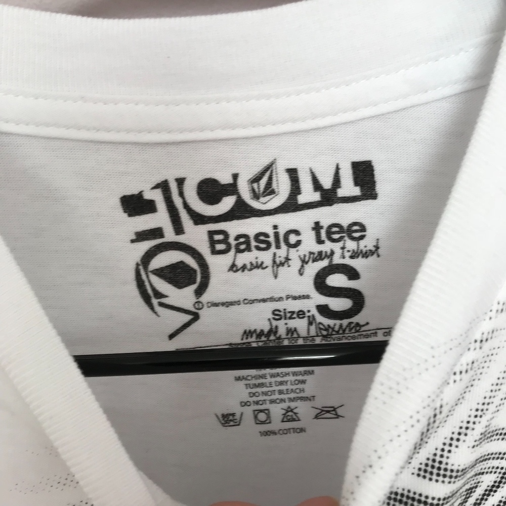 Volcom T - Picture 2 of 2